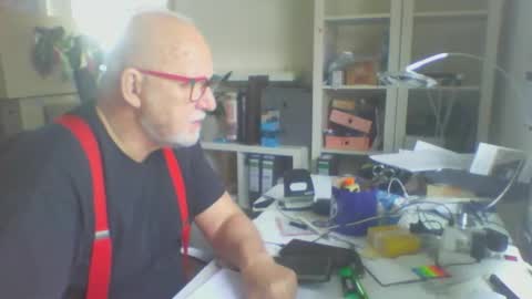 Snapshot of luley58 chatting on 05/18/26, 07:25 luley58 online show from 05/18/26, 07:25