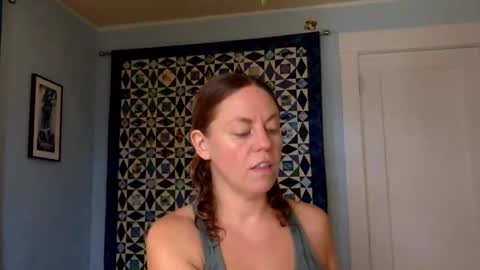 Snapshot of lullabyofbroadway chatting on 05/26/26, 04:58 lullabyofbroadway online show from 05/26/26, 04:58