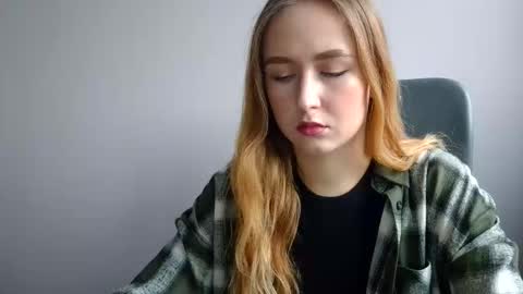 Snapshot of lulu_baby1 chatting on 01/11/26, 12:43 Lulu Baby18 online show from 01/11/26, 12:43