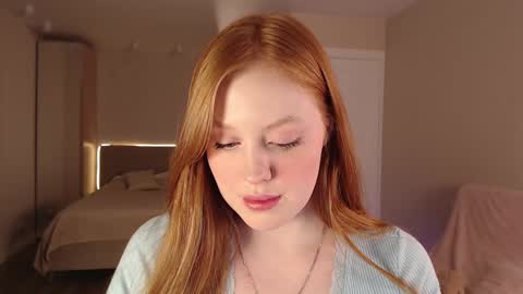 Snapshot of lulu_moons chatting on 12/05/24, 02:33 Lulu online show from 12/05/24, 02:33