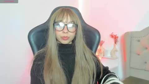 luluuberry online show from 11/17/25, 02:34