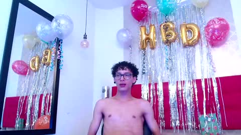 Snapshot of lumberjack_20 chatting on 12/24/24, 06:44 Vanity ErosX online show from 12/24/24, 06:44
