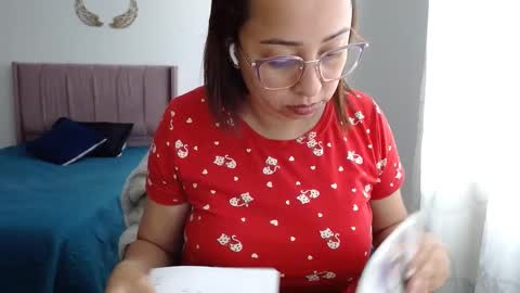 Snapshot of lumi_84 chatting on 01/10/25, 06:49 LUMI online show from 01/10/25, 06:49