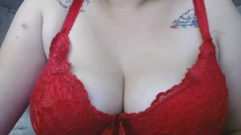 Snapshot of lumi_84 chatting on 01/19/25, 01:43 LUMI online show from 01/19/25, 01:43