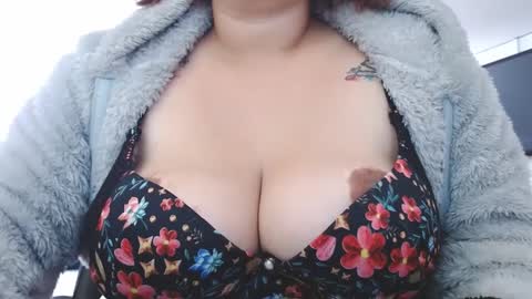 Snapshot of lumi_84 chatting on 02/25/25, 04:21 LUMI online show from 02/25/25, 04:21