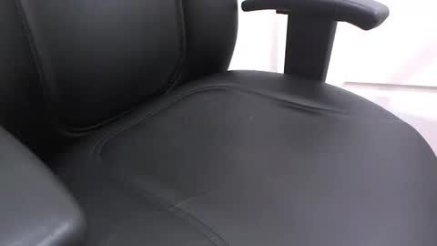 Snapshot of lun_cum chatting on 12/16/25, 07:52 lun_cum online show from 12/16/25, 07:52