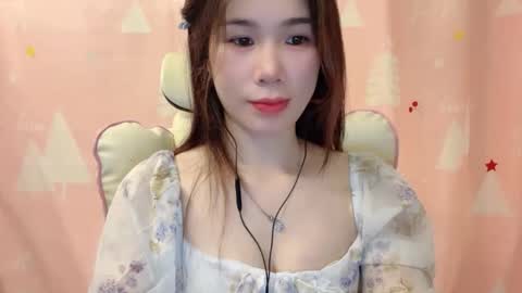 Snapshot of luna4739 chatting on 04/29/26, 05:30 Luna online show from 04/29/26, 05:30