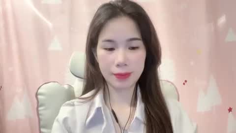 Snapshot of luna4739 chatting on 05/02/26, 04:28 Luna online show from 05/02/26, 04:28