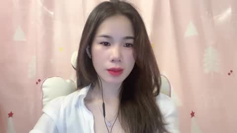 Snapshot of luna4739 chatting on 05/03/26, 02:17 Luna online show from 05/03/26, 02:17