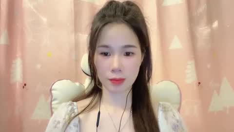 Snapshot of luna4739 chatting on 05/05/26, 04:04 Luna online show from 05/05/26, 04:04