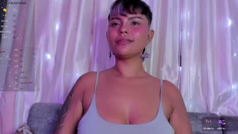 Snapshot of luna__cute chatting on 01/27/25, 04:30 Luna online show from 01/27/25, 04:30