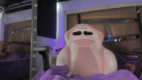 Snapshot of luna__scarlett chatting on 04/18/26, 08:09 luna online show from 04/18/26, 08:09