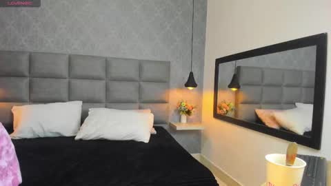 Luna online show from 11/19/25, 10:59