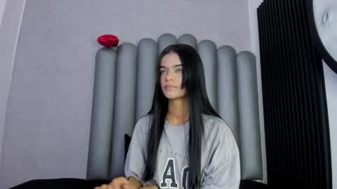 luna_bella_23 online show from 04/16/26, 03:18