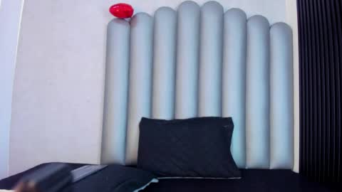 luna_bella_23 online show from 04/18/26, 03:32