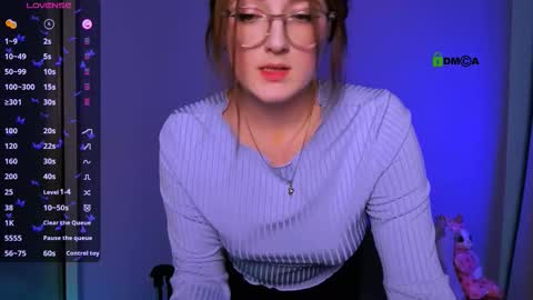 luna_berryy online show from 11/14/25, 08:29