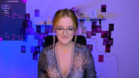 Snapshot of luna_berryy chatting on 02/25/26, 09:35 luna_berryy online show from 02/25/26, 09:35