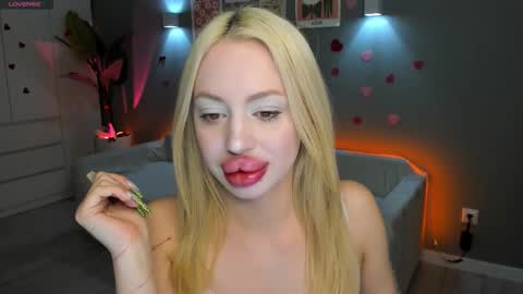 luna_beverly online show from 02/22/26, 08:18