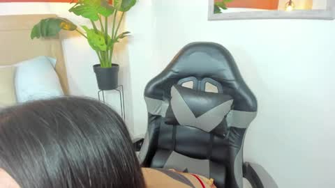 Snapshot of luna_blazze_ chatting on 05/16/26, 12:15 L U N A online show from 05/16/26, 12:15
