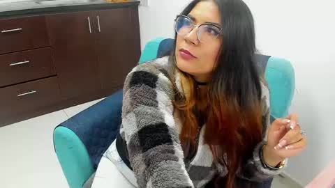 Snapshot of luna_dumont chatting on 02/06/25, 11:21 luna online show from 02/06/25, 11:21