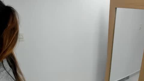 Snapshot of luna_dumont chatting on 03/08/25, 08:00 luna online show from 03/08/25, 08:00