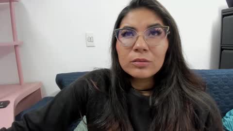 Snapshot of luna_dumont chatting on 09/21/25, 11:23 luna online show from 09/21/25, 11:23