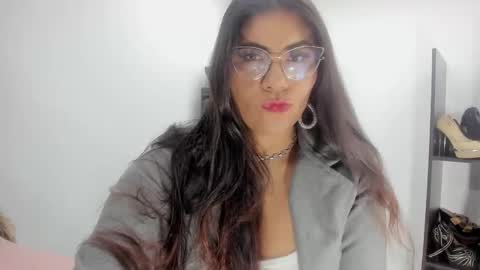 Snapshot of luna_dumont chatting on 09/29/25, 11:15 luna online show from 09/29/25, 11:15