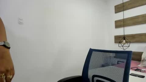 Snapshot of luna_dumont chatting on 10/06/25, 11:18 luna online show from 10/06/25, 11:18