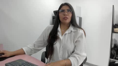 Snapshot of luna_dumont chatting on 10/13/25, 11:21 luna online show from 10/13/25, 11:21