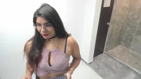 Snapshot of luna_dumont chatting on 10/17/25, 11:13 luna online show from 10/17/25, 11:13