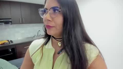 Snapshot of luna_dumont chatting on 11/13/25, 10:58 luna online show from 11/13/25, 10:58