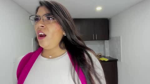 Snapshot of luna_dumont chatting on 11/18/25, 11:14 luna online show from 11/18/25, 11:14