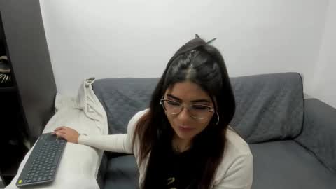 Snapshot of luna_dumont chatting on 11/22/25, 11:09 luna online show from 11/22/25, 11:09