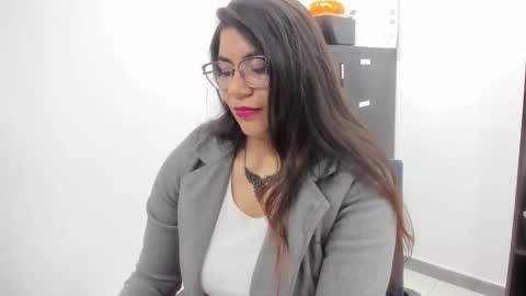 Snapshot of luna_dumont chatting on 12/01/25, 11:15 luna online show from 12/01/25, 11:15