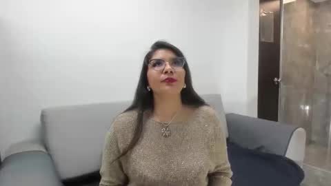 Snapshot of luna_dumont chatting on 12/05/25, 11:19 luna online show from 12/05/25, 11:19