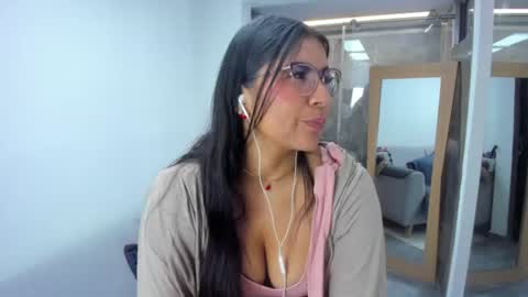 Snapshot of luna_dumont chatting on 07/26/26, 11:17 luna online show from 07/26/26, 11:17