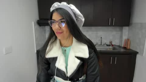 Snapshot of luna_dumont chatting on 07/28/26, 11:17 luna online show from 07/28/26, 11:17