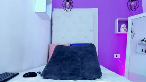 Luna online show from 11/18/25, 08:57