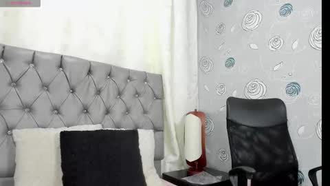 Luna Eva online show from 11/13/25, 01:43