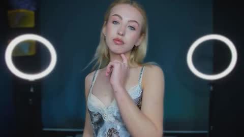 Snapshot of luna_helles chatting on 01/13/26, 07:24 Elizabeth online show from 01/13/26, 07:24