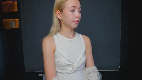 Snapshot of luna_helles chatting on 01/15/26, 07:02 Elizabeth online show from 01/15/26, 07:02