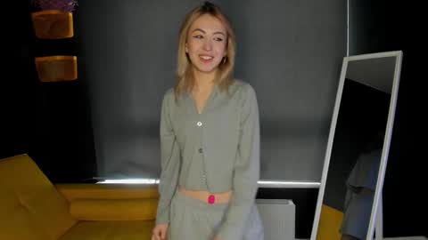 Snapshot of luna_helles chatting on 02/07/26, 08:07 Elizabeth online show from 02/07/26, 08:07