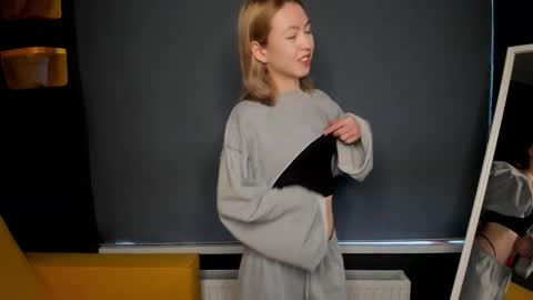 Snapshot of luna_helles chatting on 02/21/26, 05:52 Elizabeth online show from 02/21/26, 05:52