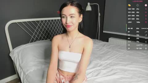 Snapshot of luna_helles chatting on 03/19/26, 03:38 Elizabeth online show from 03/19/26, 03:38