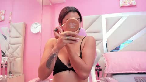 luna_hix online show from 05/05/26, 03:03