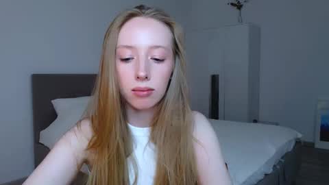 Luna online show from 12/25/24, 10:16