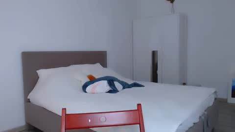 Luna online show from 12/26/24, 11:03