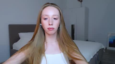 Luna online show from 02/22/25, 11:03