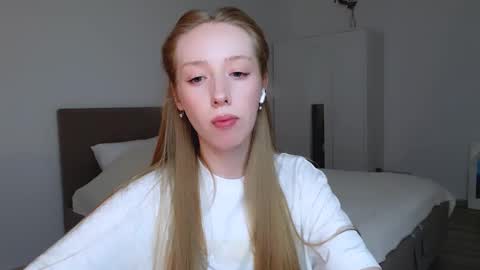 Luna online show from 03/08/25, 01:28