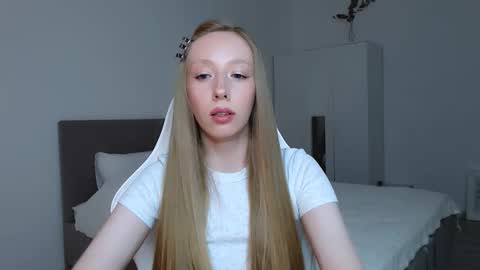 Luna online show from 09/16/25, 08:32